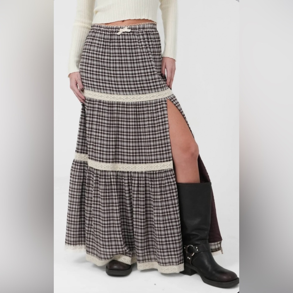 Elegant Checkered Maxi Skirt with Side Slit